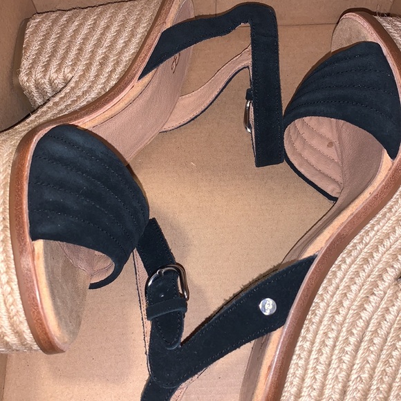 NIB UGG Laynce Sandals-Black ankle strap platform leather upper Sz 10 new in box - Picture 3 of 6